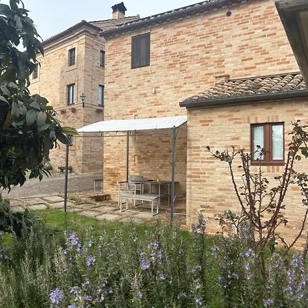 萨西圣朱塞佩酒店 * Montegiorgio